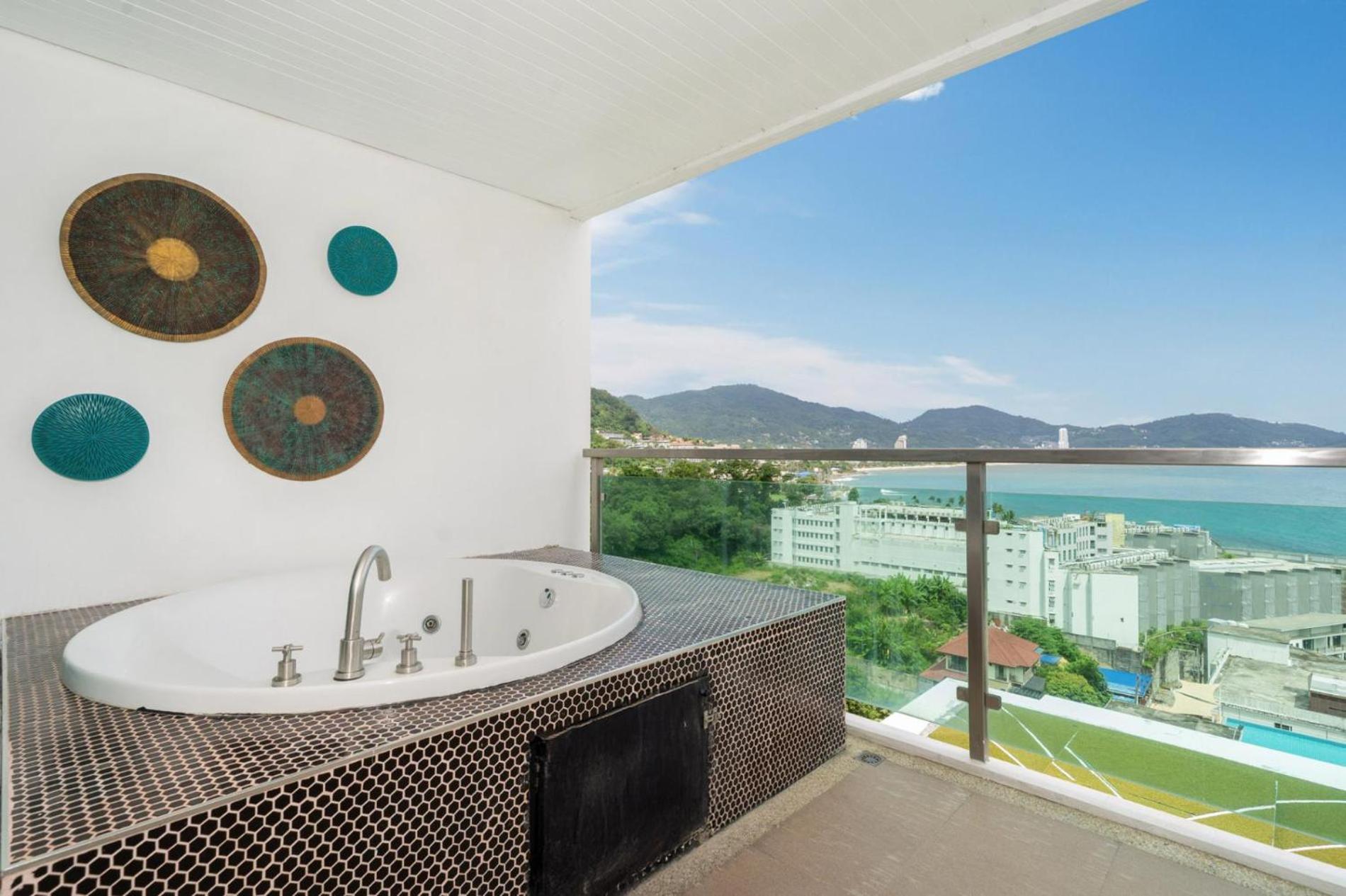 Private Sea View With Jacuzzi At Baycliff Apartment *